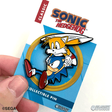 Load image into Gallery viewer, Sonic and Tails Flying: Classic Sonic The Hedgehog Collectible Pin

